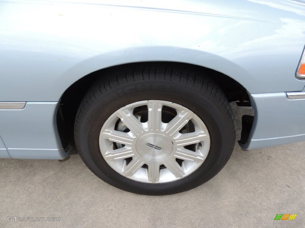 2011 Town Car Signature Limited - Light Ice Blue Metallic / Medium Light Stone photo #22