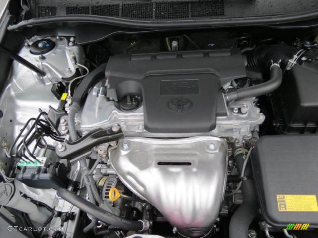 2013 Toyota Camry SE Engine Photos