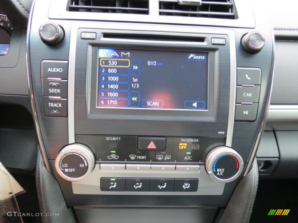 2013 Toyota Camry SE Controls Photo #81853752
