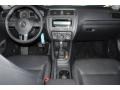 Black - Jetta SE Sedan Photo No. 30