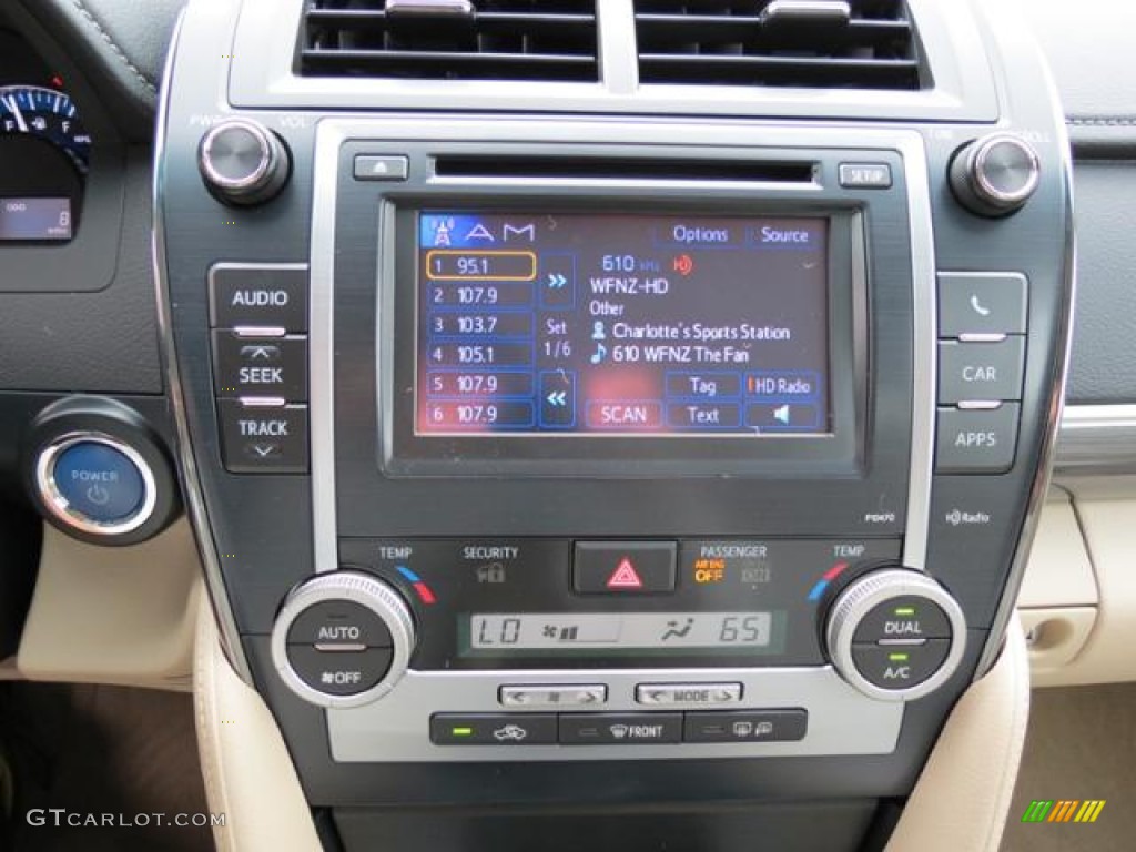 2013 Toyota Camry Hybrid XLE Controls Photo #81855068
