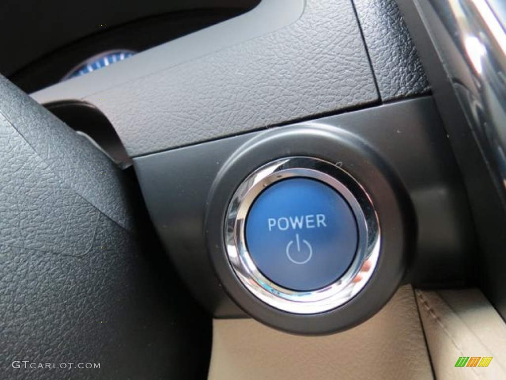2013 Toyota Camry Hybrid XLE Controls Photo #81855152
