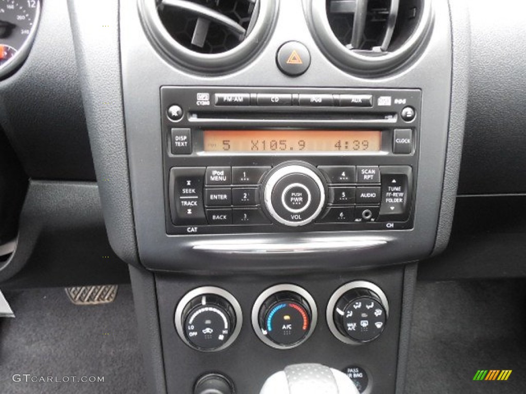 2011 Rogue S AWD - Pearl White / Black photo #11