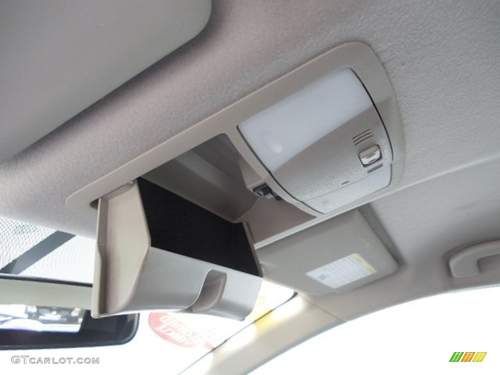 2011 Rogue S AWD - Pearl White / Black photo #13