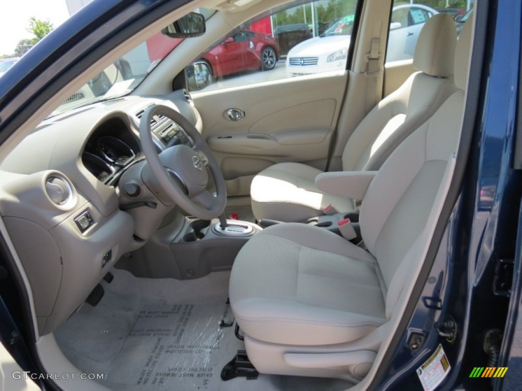 Sandstone Interior 2014 Nissan Versa 1.6 SV Sedan Photo #81864651