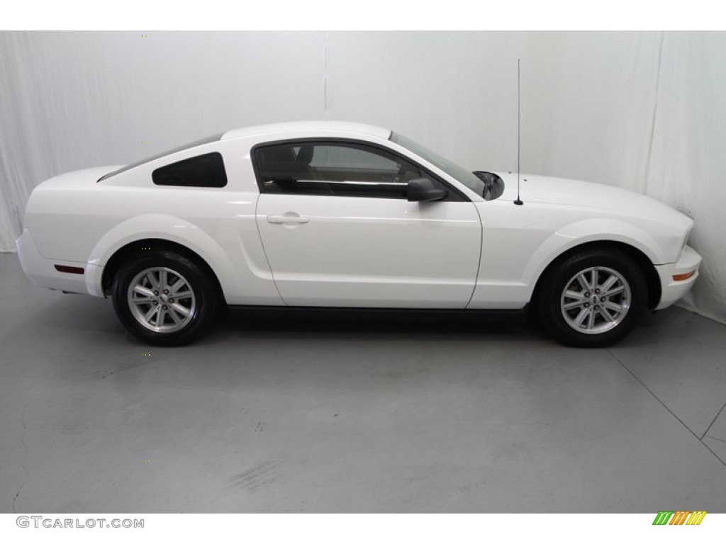 2006 Mustang V6 Deluxe Coupe - Performance White / Light Parchment photo #2
