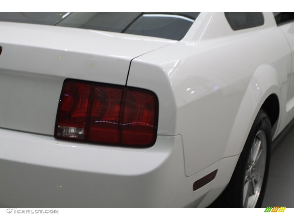 2006 Mustang V6 Deluxe Coupe - Performance White / Light Parchment photo #7