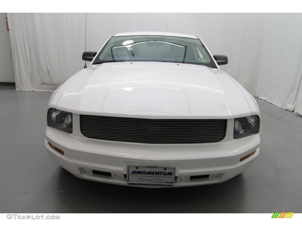 2006 Mustang V6 Deluxe Coupe - Performance White / Light Parchment photo #11