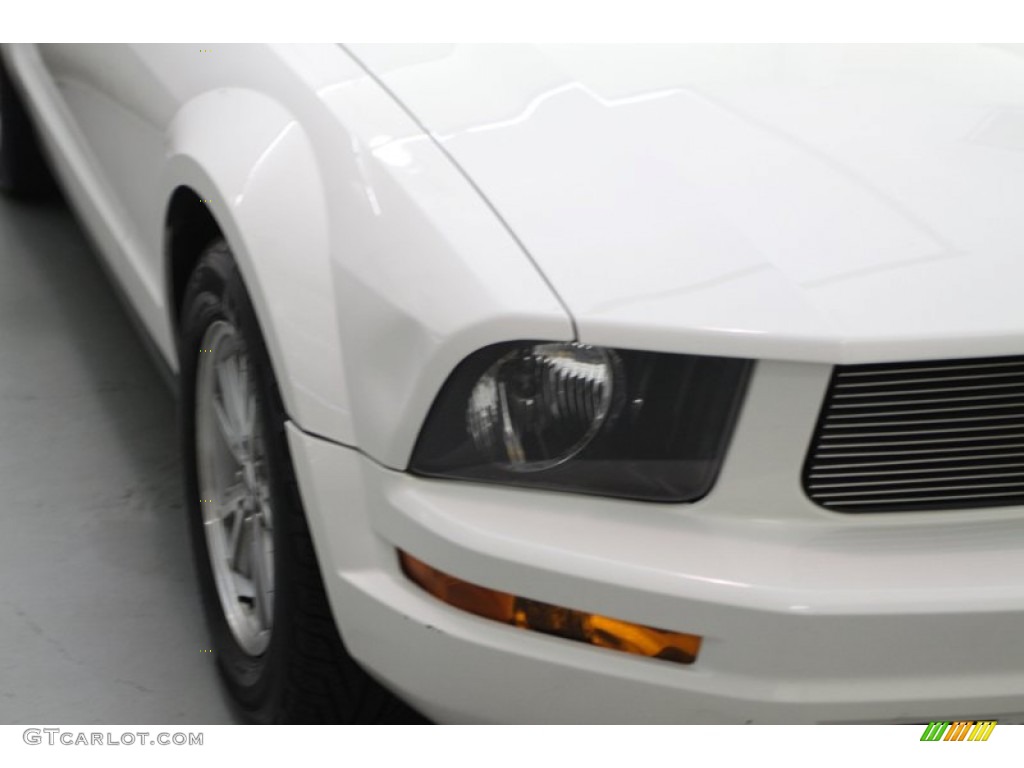 2006 Mustang V6 Deluxe Coupe - Performance White / Light Parchment photo #12