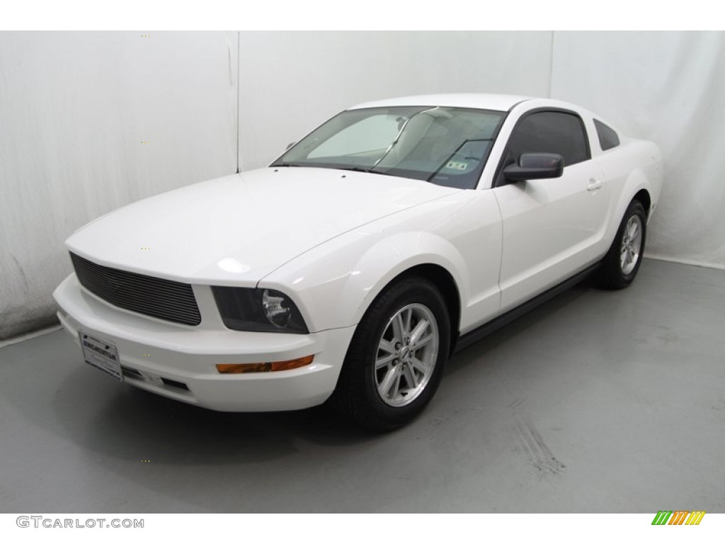 2006 Mustang V6 Deluxe Coupe - Performance White / Light Parchment photo #15