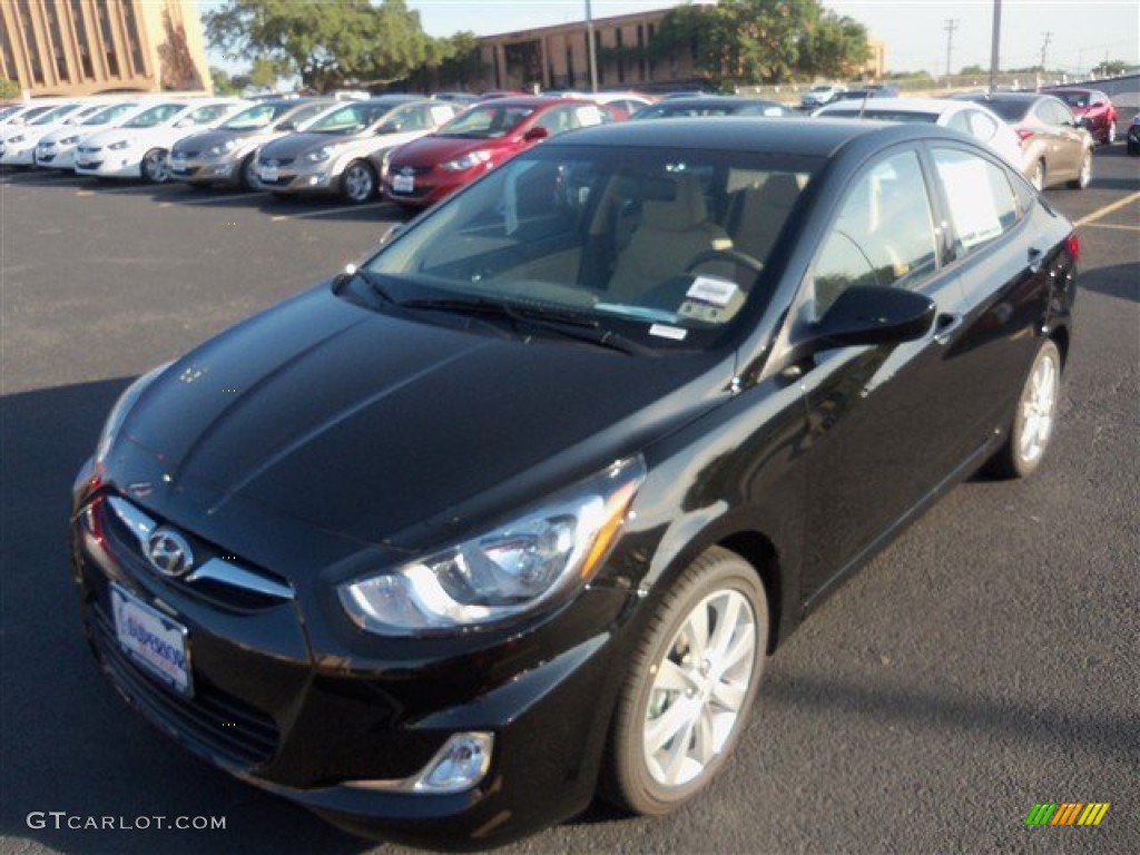 2013 Accent GLS 4 Door - Ultra Black / Beige photo #1