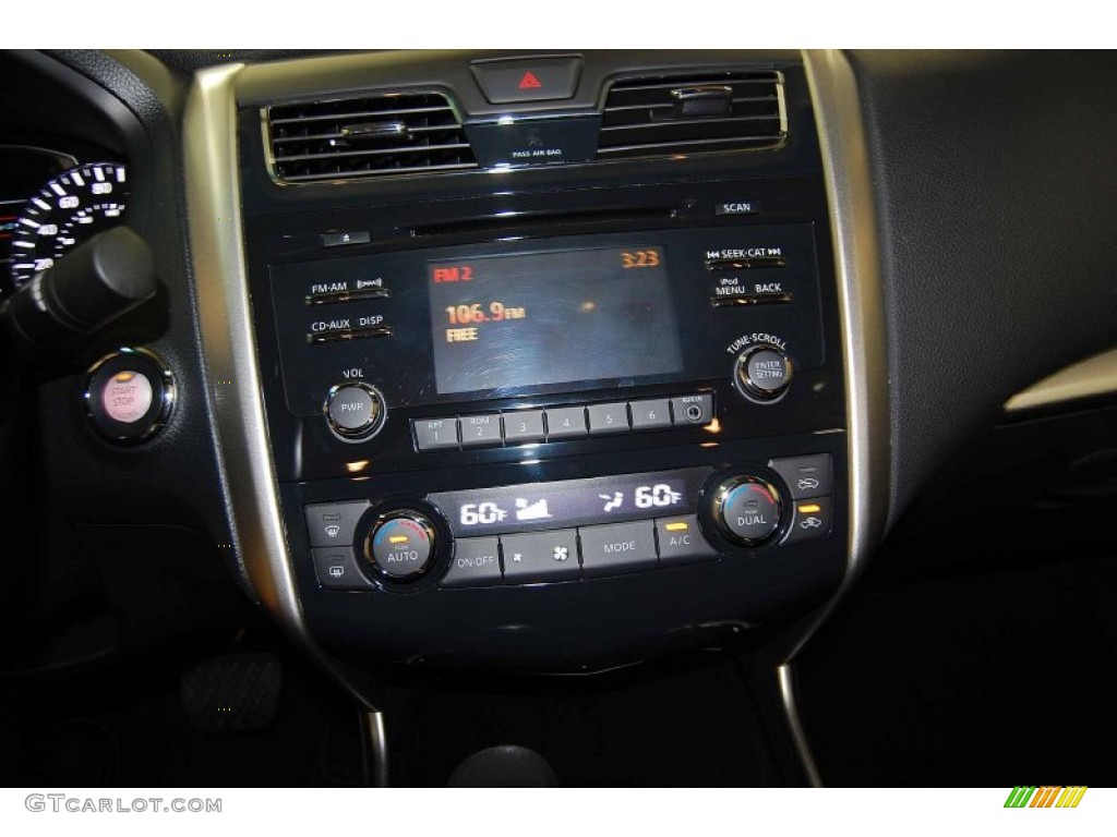 2013 Altima 2.5 SV - Super Black / Charcoal photo #22