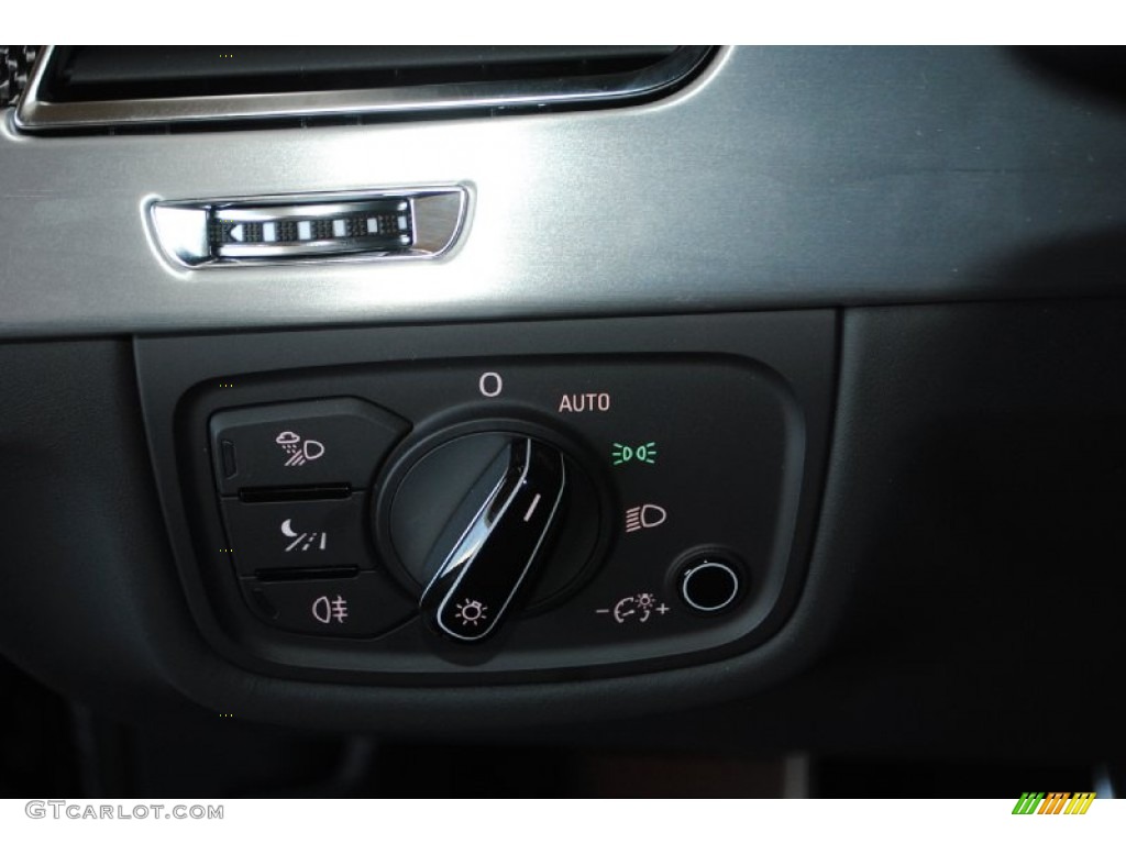 2013 Audi S8 4.0 TFSI quattro Sedan Controls Photo #81890236
