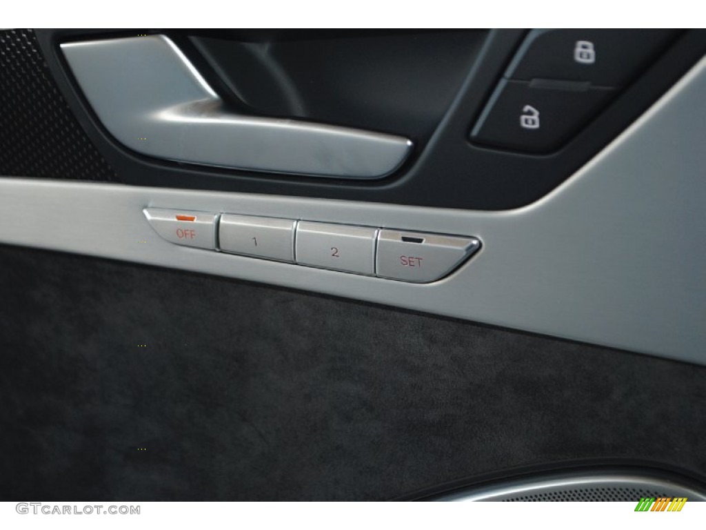 2013 Audi S8 4.0 TFSI quattro Sedan Controls Photo #81890286