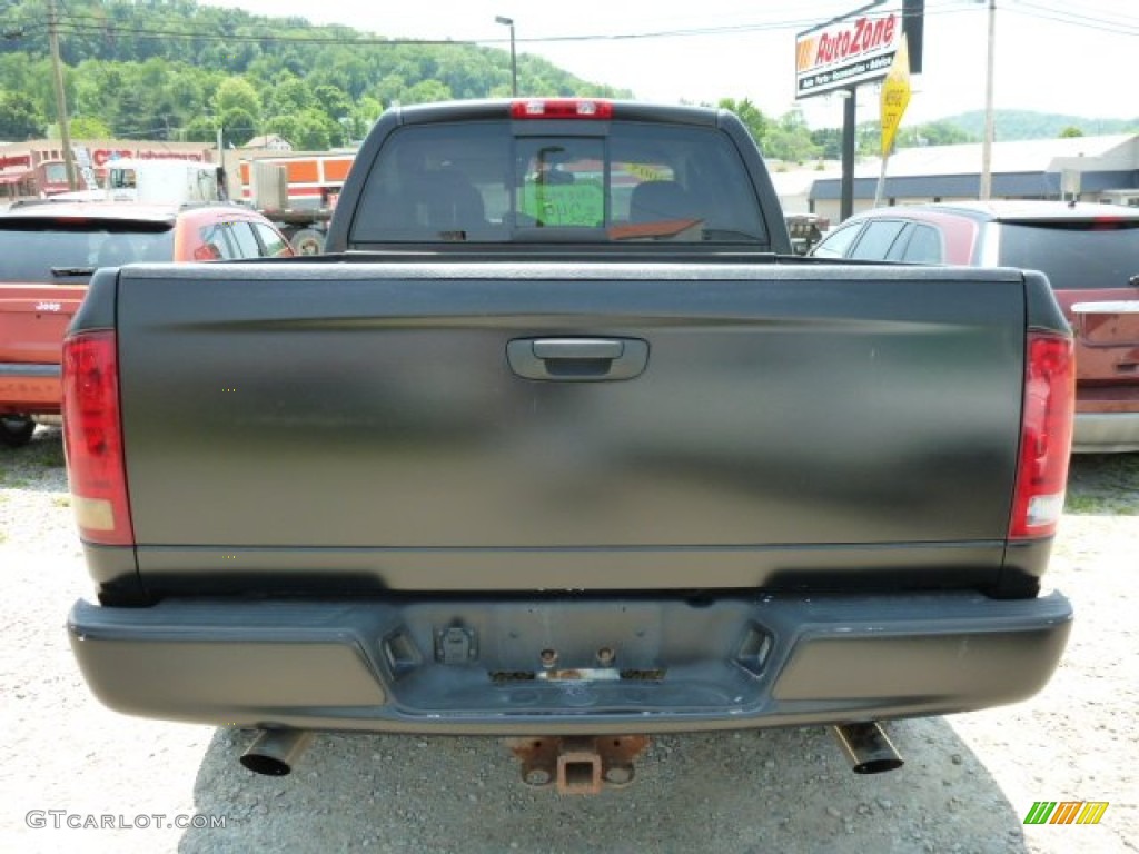 2005 Ram 1500 ST Quad Cab 4x4 - Black / Dark Slate Gray photo #4