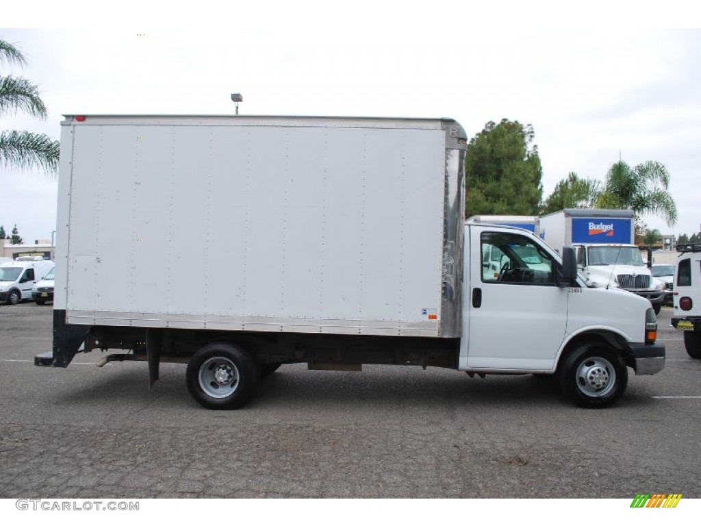 Summit White 2006 Chevrolet Express Cutaway 3500 Commercial Moving Van Exterior Photo #81898686