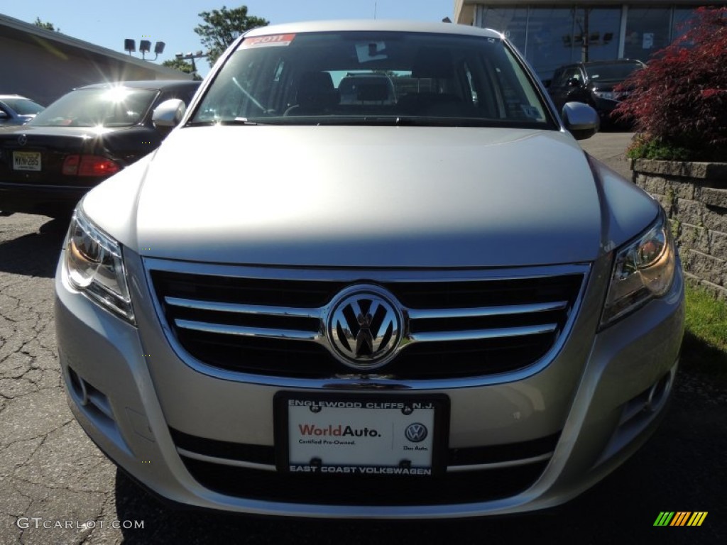 2011 Tiguan S 4Motion - Reflex Silver Metallic / Charcoal photo #2