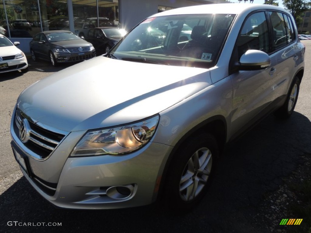 2011 Tiguan S 4Motion - Reflex Silver Metallic / Charcoal photo #3