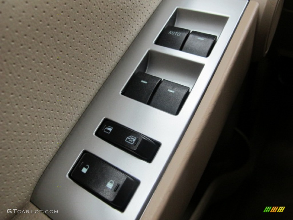 2010 Mercury Mountaineer V8 Premier AWD Controls Photos