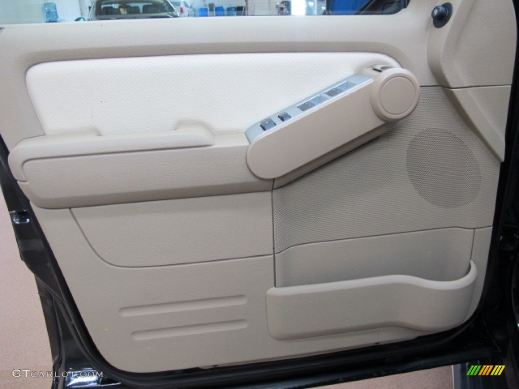 2010 Mercury Mountaineer V8 Premier AWD Door Panel Photos