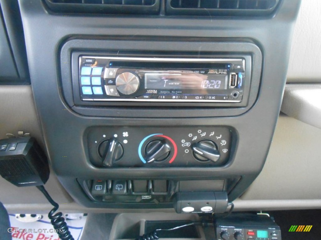 2006 Wrangler Sport 4x4 - Light Khaki Metallic / Khaki photo #22