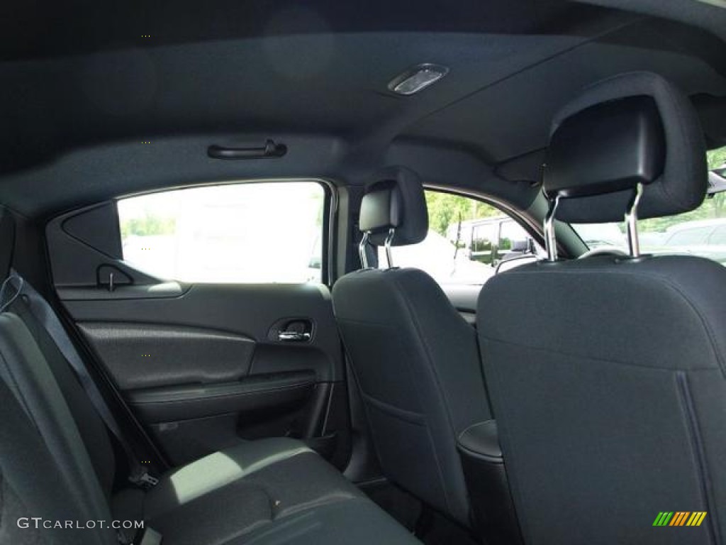 2013 Avenger SE V6 - New Bright White / Black photo #4