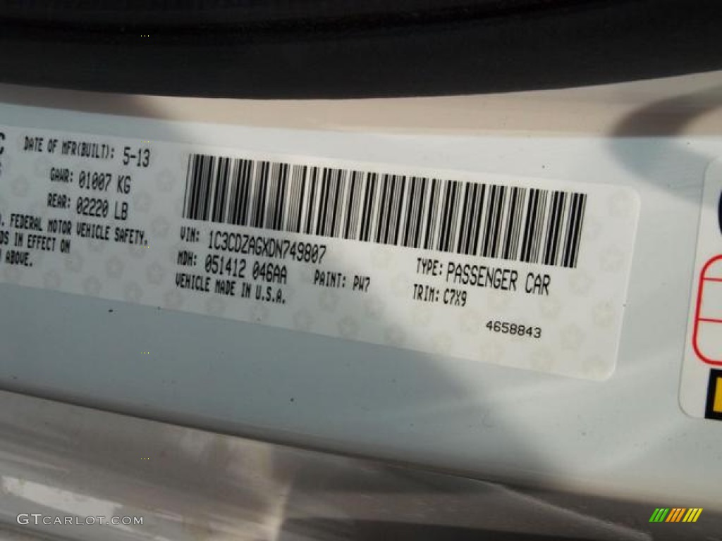2013 Avenger SE V6 - New Bright White / Black photo #9