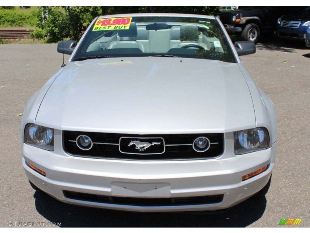 2006 Mustang V6 Premium Convertible - Satin Silver Metallic / Light Graphite photo #2