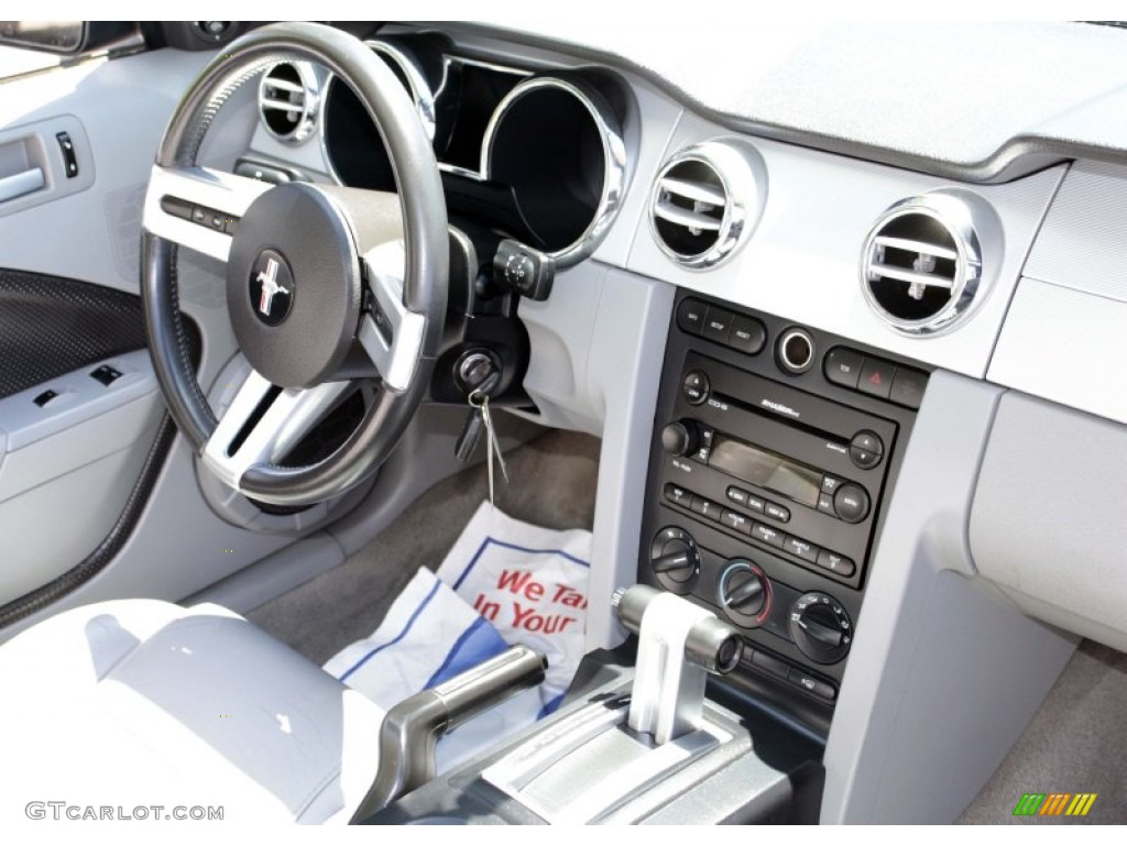 2006 Mustang V6 Premium Convertible - Satin Silver Metallic / Light Graphite photo #9