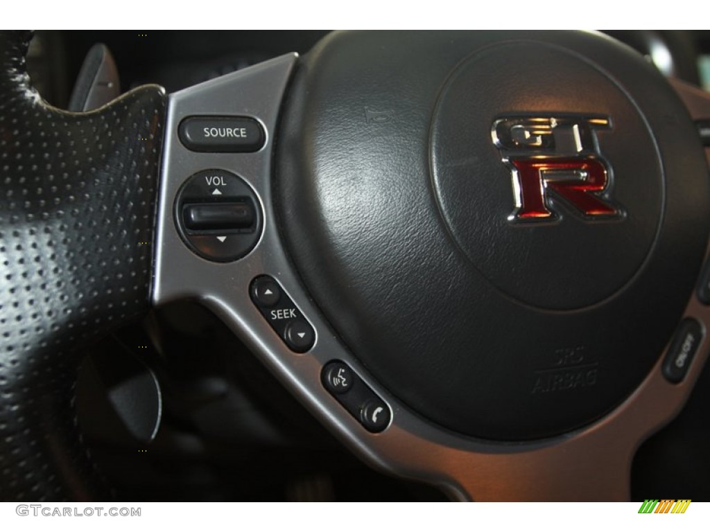 2010 Nissan GT-R Premium Steering Wheel Photos