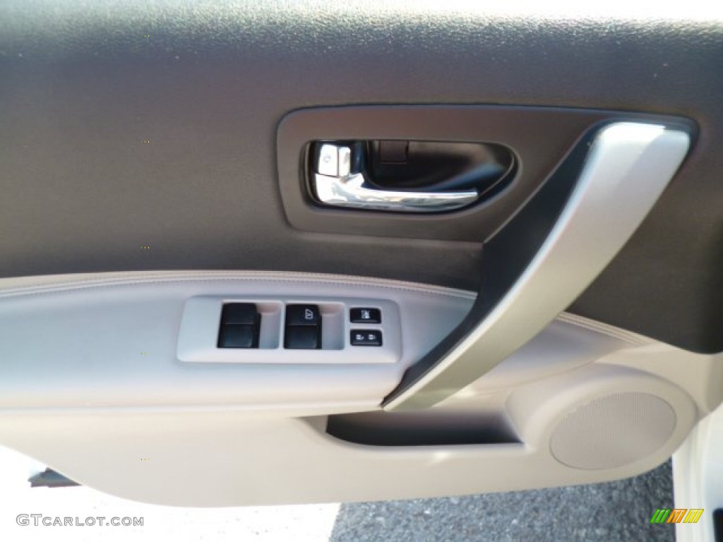 2011 Rogue SL AWD - Pearl White / Gray photo #11