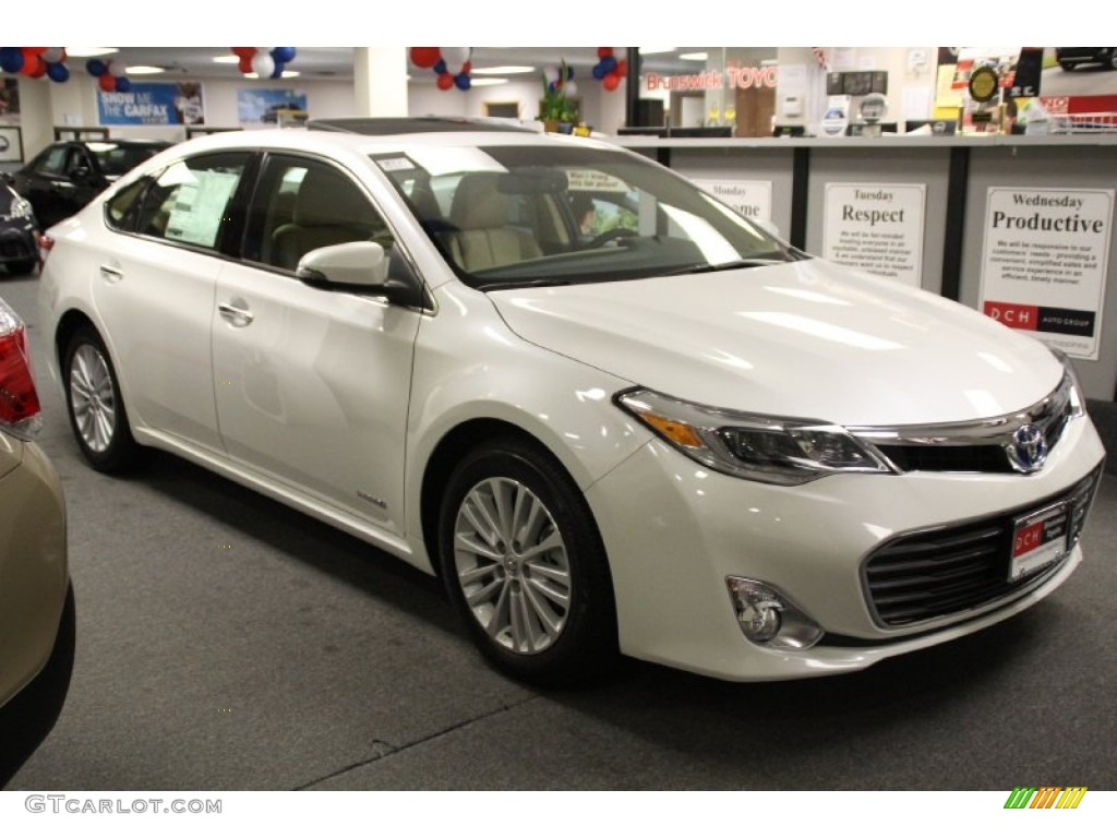 Blizzard White Pearl Toyota Avalon