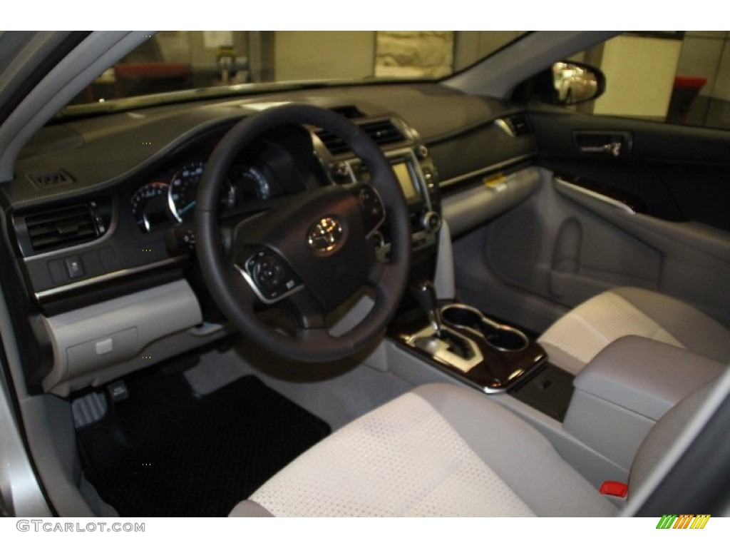 2013 Camry XLE - Classic Silver Metallic / Ash photo #5