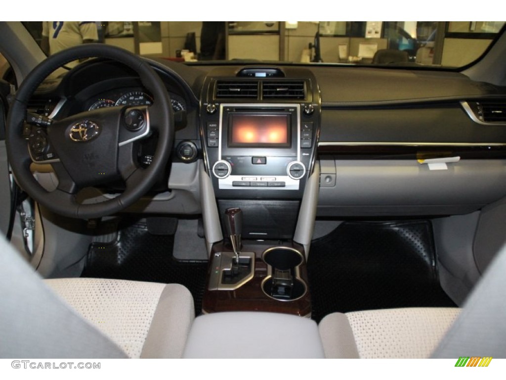 2013 Camry XLE - Classic Silver Metallic / Ash photo #6