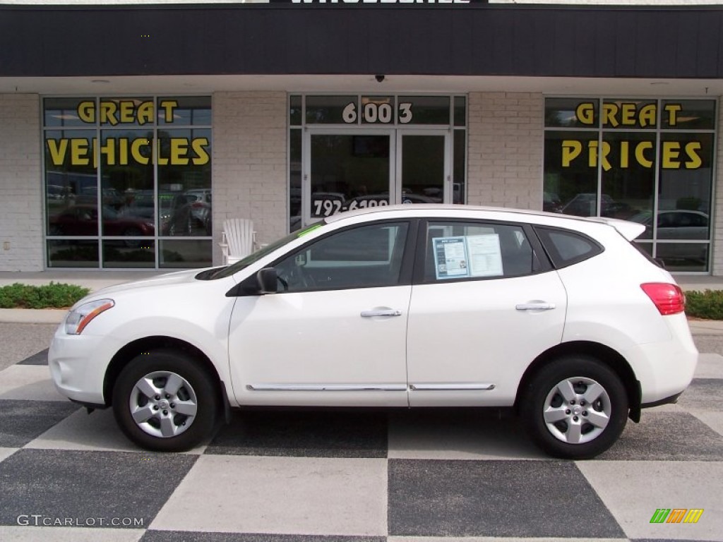 2011 Rogue S AWD - Pearl White / Gray photo #1