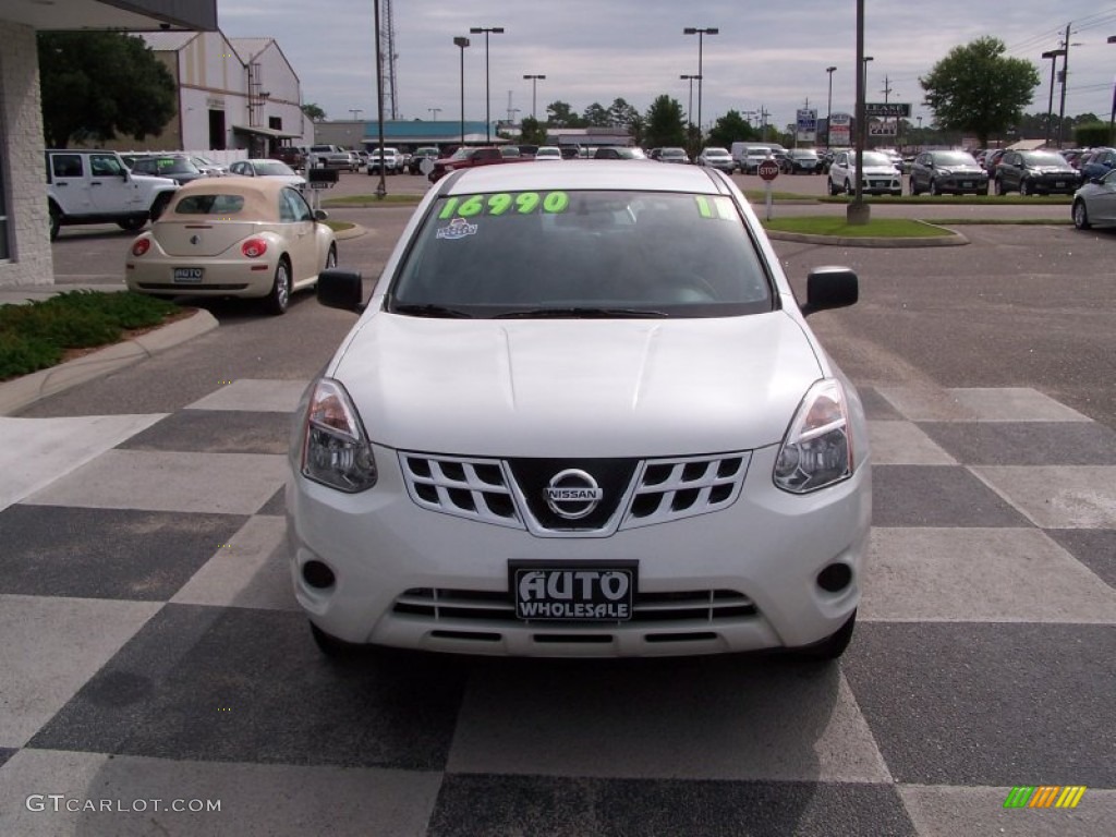 2011 Rogue S AWD - Pearl White / Gray photo #2