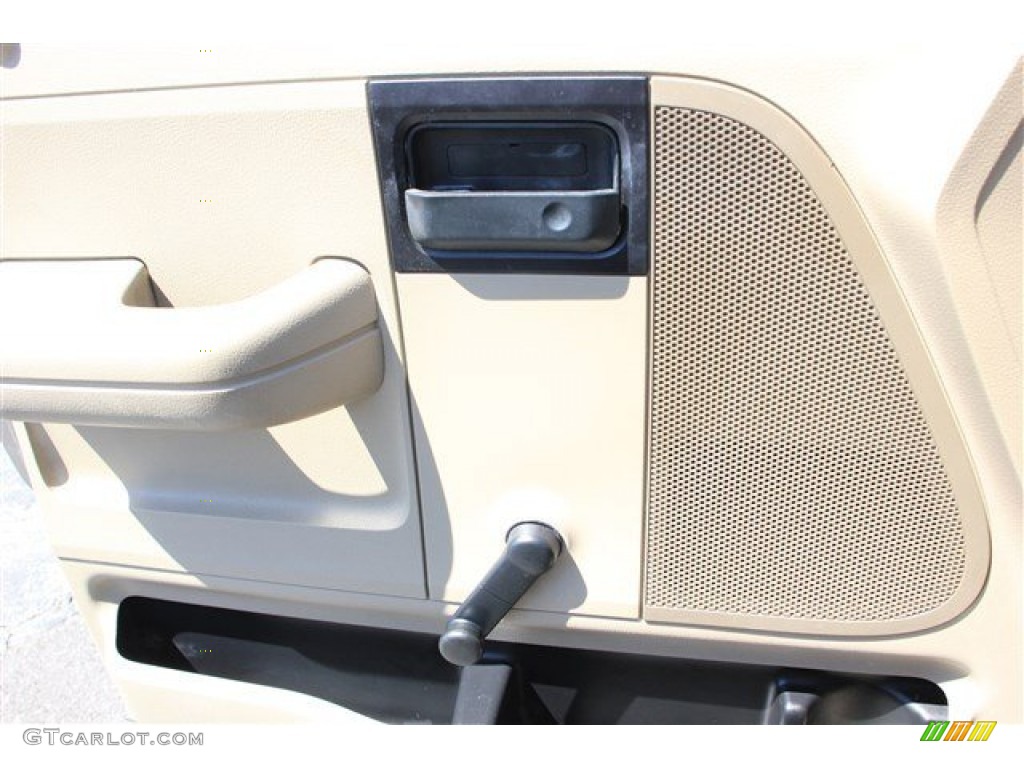 2005 F150 XL Regular Cab - Arizona Beige Metallic / Tan photo #7