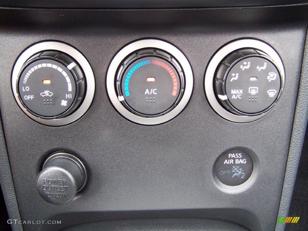 2011 Rogue S AWD - Pearl White / Gray photo #19
