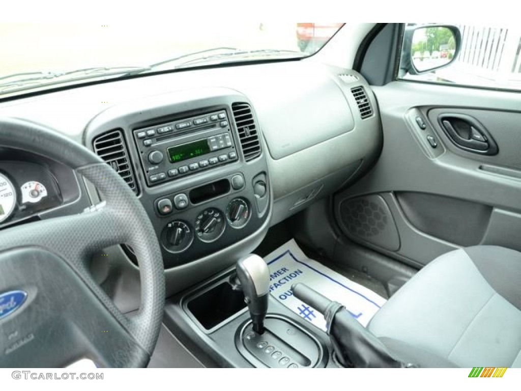 2006 Escape XLS - Norsea Blue Metallic / Medium/Dark Flint photo #26