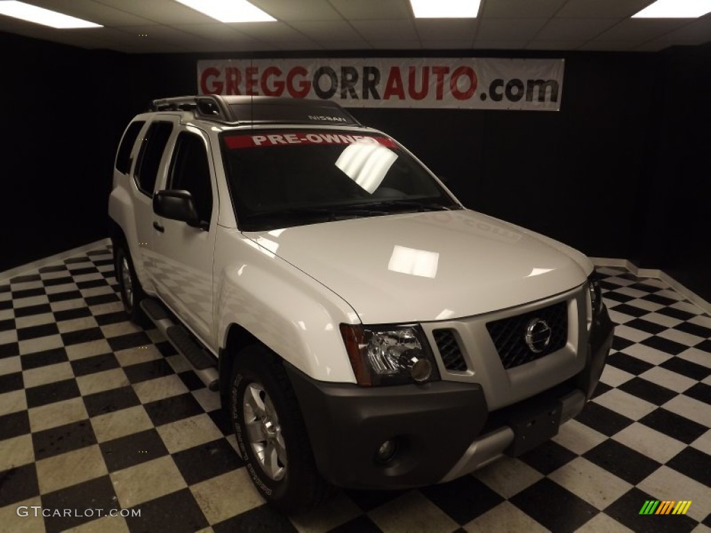 Avalanche White Nissan Xterra