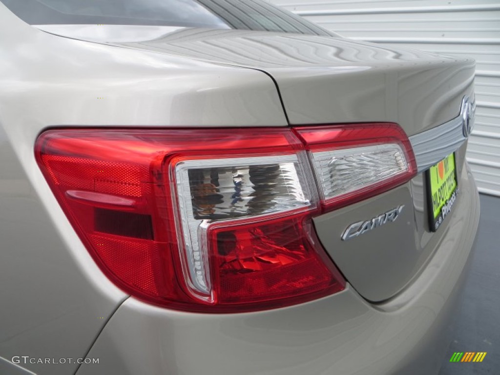 2013 Camry Hybrid XLE - Champagne Mica / Ivory photo #12