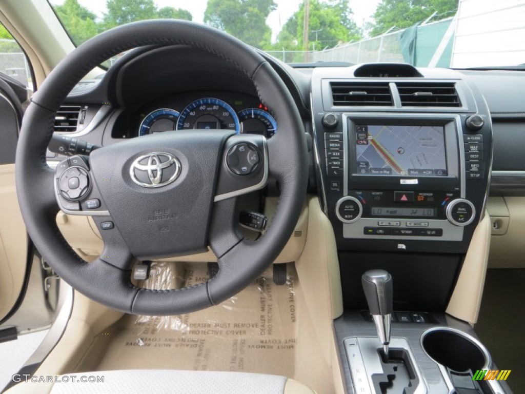 2013 Camry Hybrid XLE - Champagne Mica / Ivory photo #24