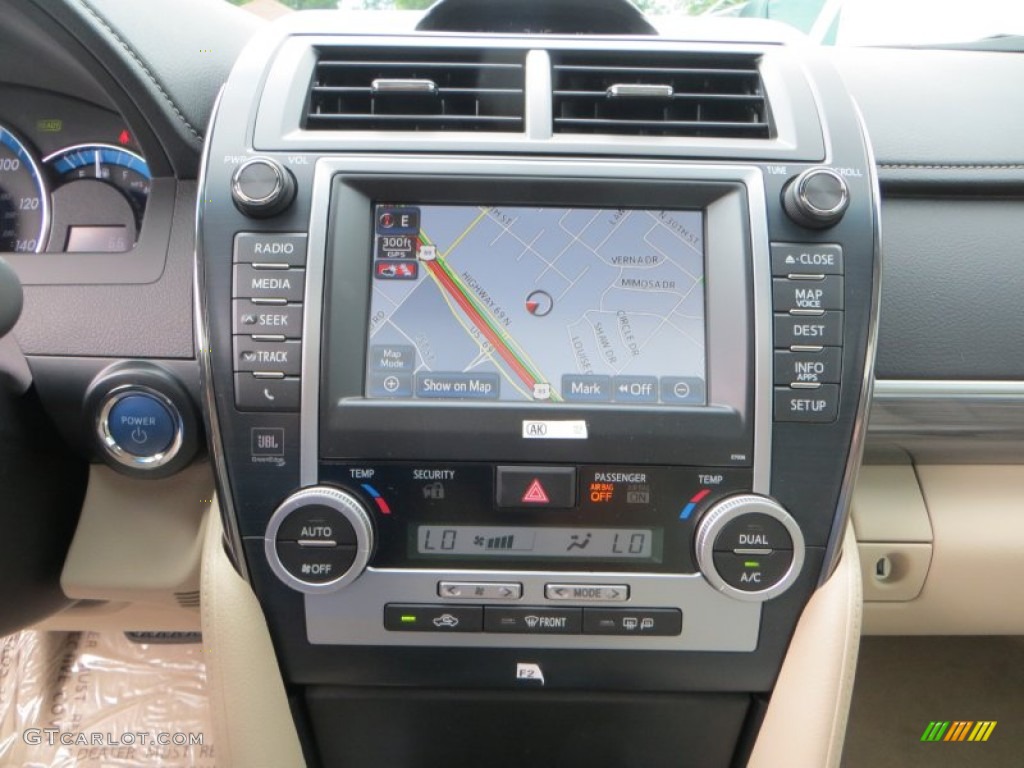 2013 Camry Hybrid XLE - Champagne Mica / Ivory photo #25