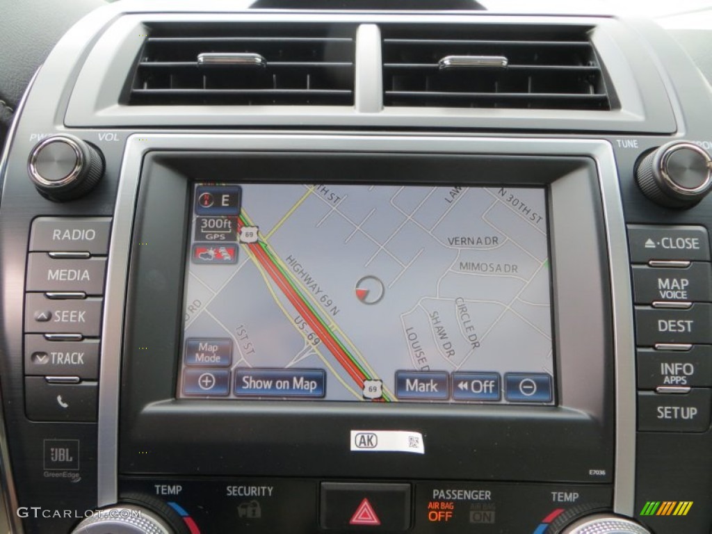 2013 Camry Hybrid XLE - Champagne Mica / Ivory photo #26