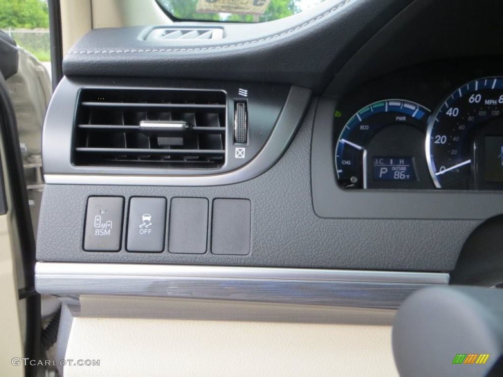 2013 Camry Hybrid XLE - Champagne Mica / Ivory photo #31
