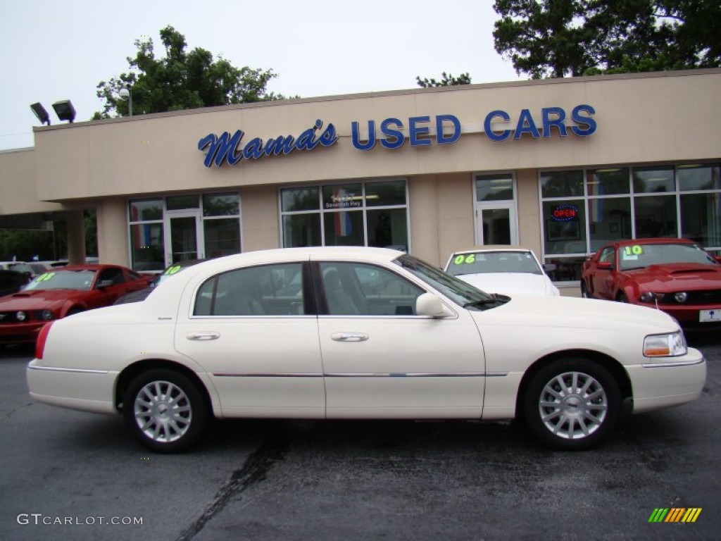 2007 Town Car Signature - White Chocolate Tri-Coat / Medium Light Stone photo #1