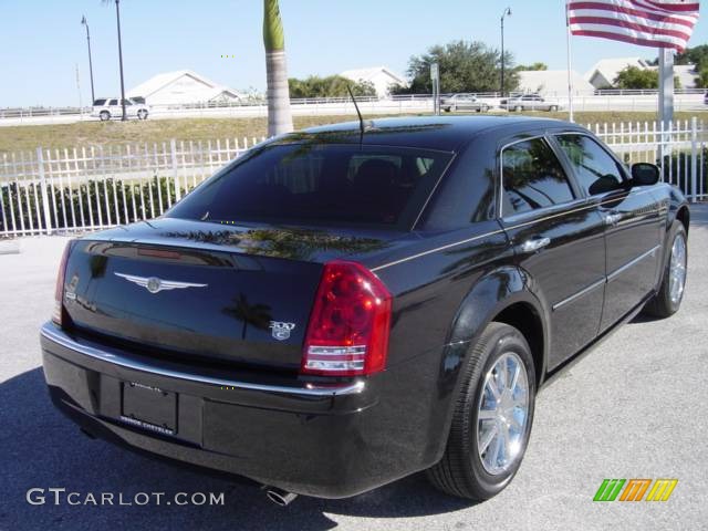 2008 300 C HEMI AWD - Brilliant Black Crystal Pearl / Dark Slate Gray photo #6