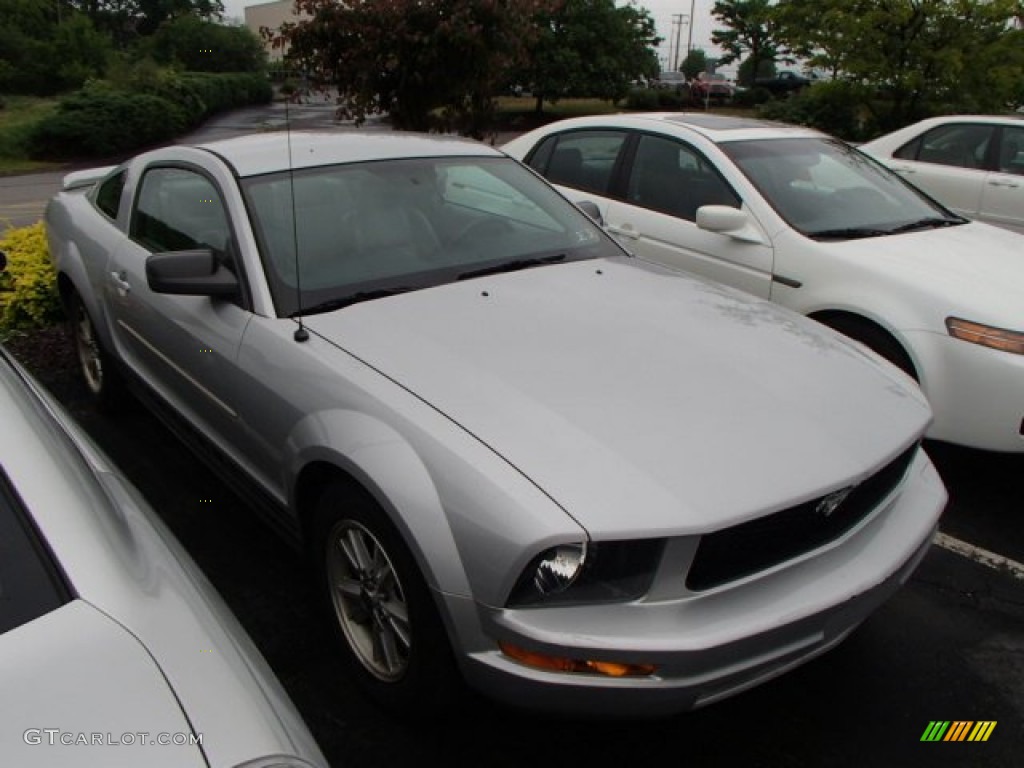 2005 Mustang V6 Premium Coupe - Satin Silver Metallic / Light Graphite photo #1