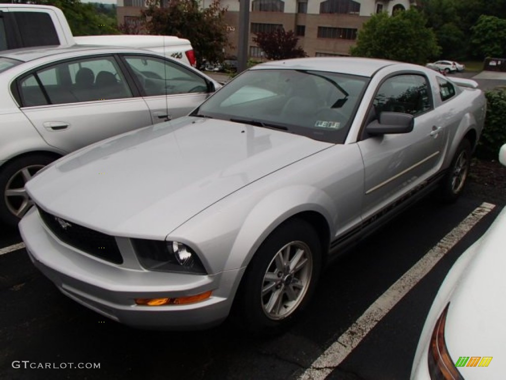 2005 Mustang V6 Premium Coupe - Satin Silver Metallic / Light Graphite photo #3