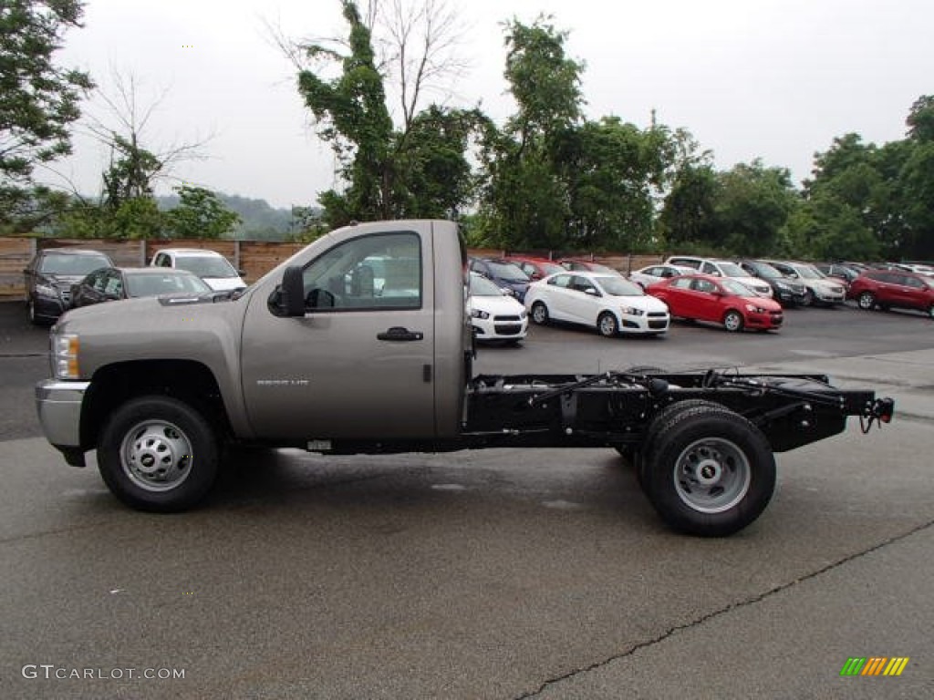 2013 Silverado 3500HD WT Regular Cab 4x4 Chassis - Mocha Steel Metallic / Dark Titanium photo #1